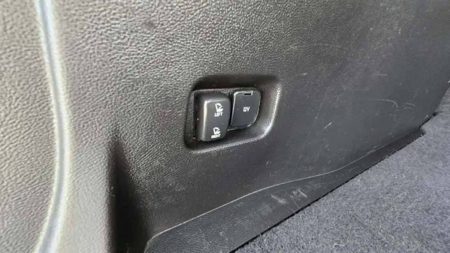 2023 Ford Edge | Photo 9 of 31