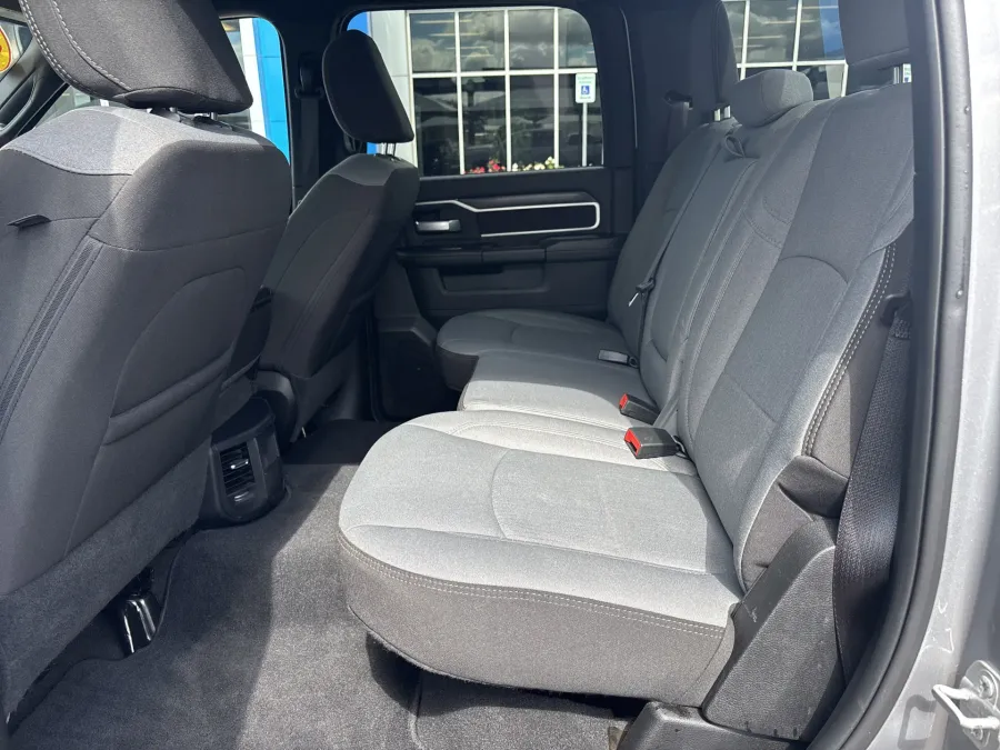 2024 RAM 2500 Big Horn | Photo 8 of 18