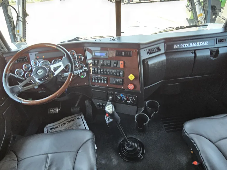 2021 Western Star 4900FA | Photo 13 of 28