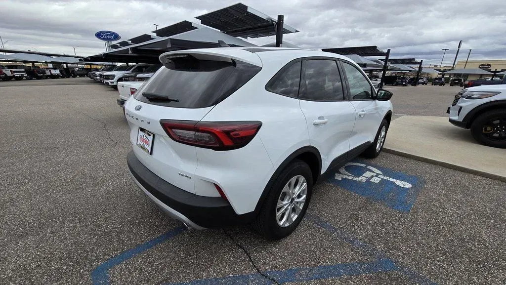 2026 Ford Escape | Photo 5 of 25