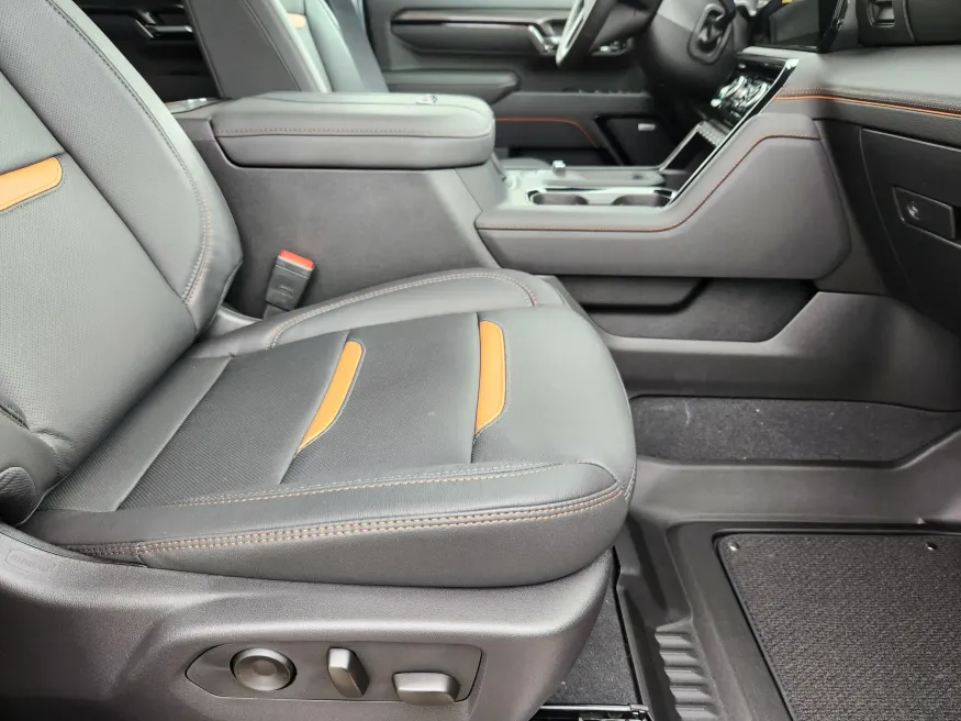 2025 GMC Sierra 2500HD AT4 | Photo 17 of 31