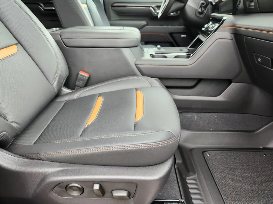 2025 GMC Sierra 2500HD AT4 | Photo 17 of 31