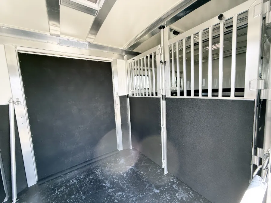 2026 Cimarron Norstar 4HGN Head to Head | Photo 19 of 22