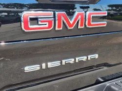 2025 GMC Sierra 2500HD AT4 | Thumbnail Photo 13 of 33