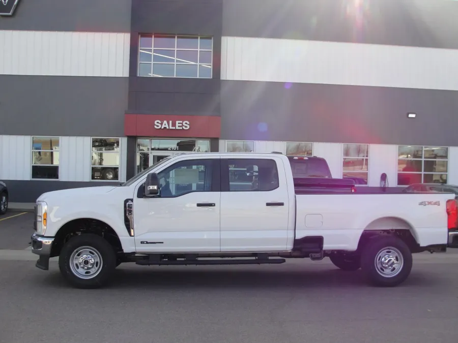 2026 Ford F-350 | Photo 2 of 16