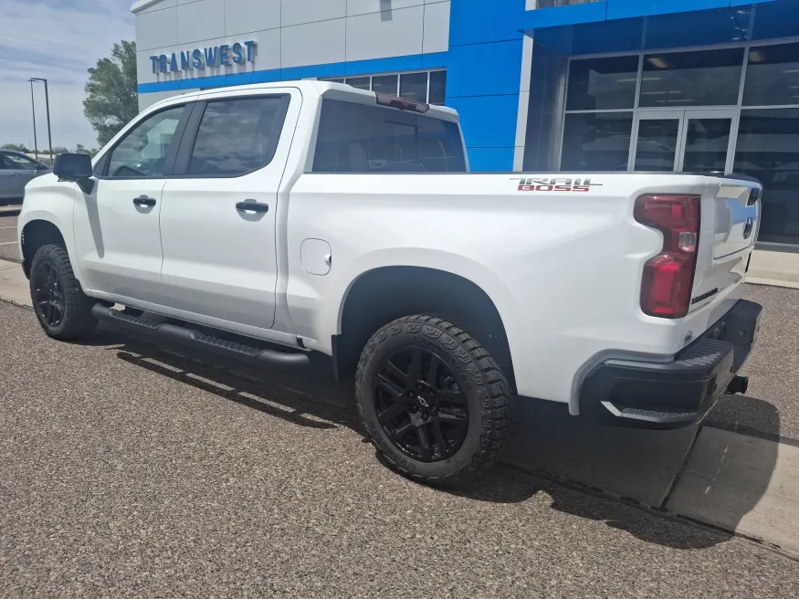 2026 Chevrolet Silverado 1500 LT Trail Boss | Photo 2 of 19