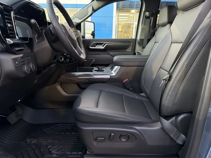 2026 Chevrolet Silverado 2500HD LTZ | Photo 14 of 20