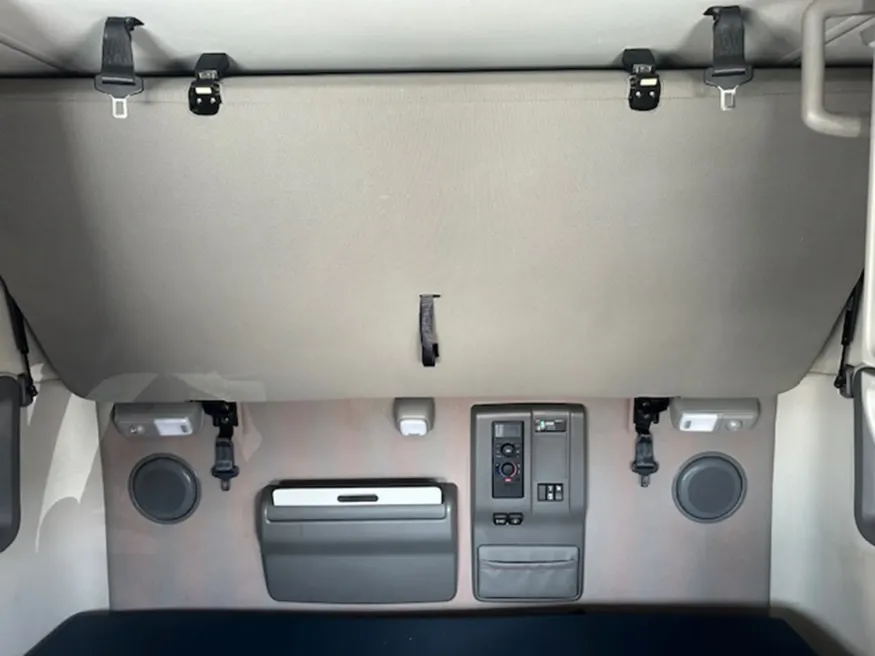 2021 Volvo VNL | Photo 9 of 16