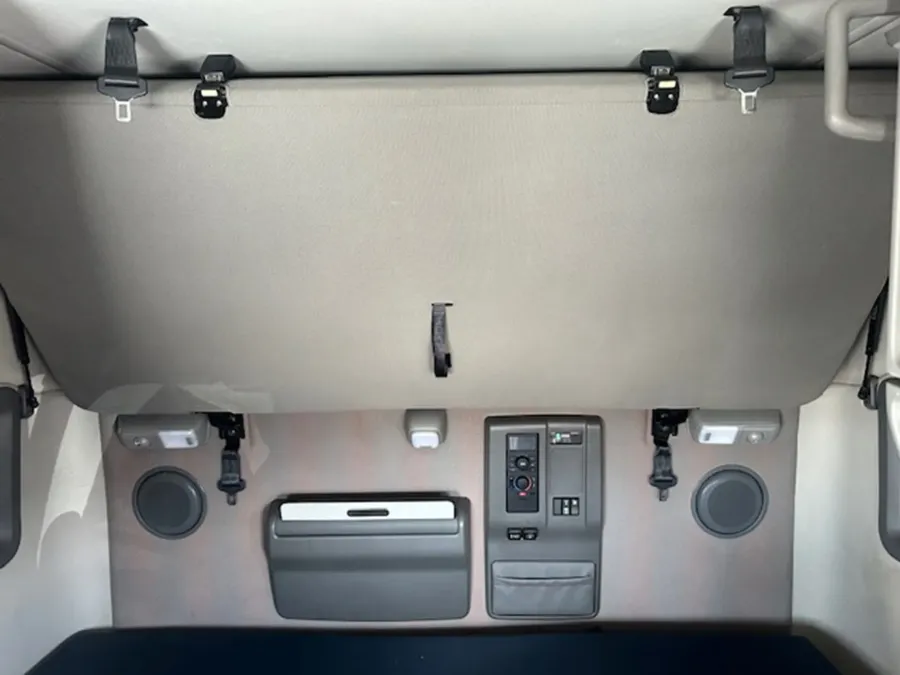 2021 Volvo VNL | Photo 9 of 16