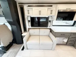 2026 Newmar Summit Aire 4505 | Thumbnail Photo 9 of 32