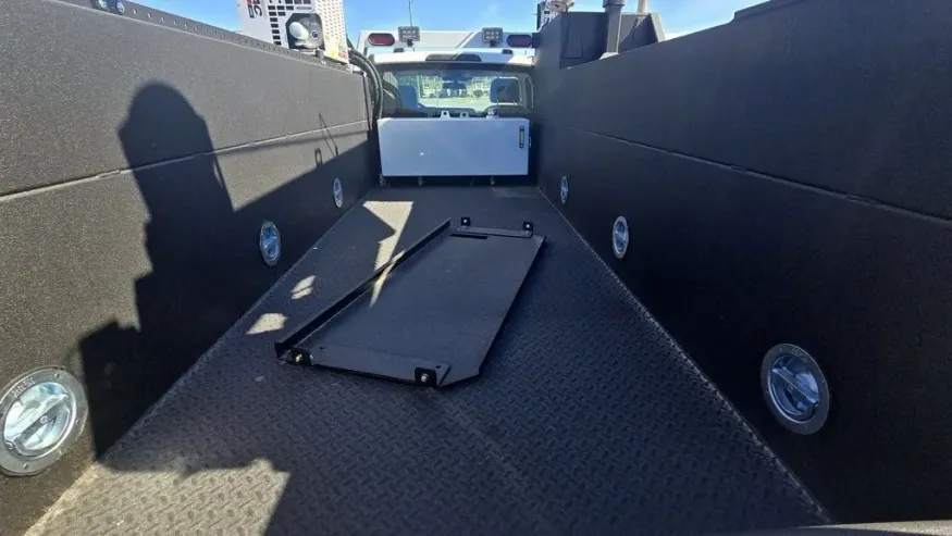 2025 Ford Super Duty F-600 | Photo 7 of 26