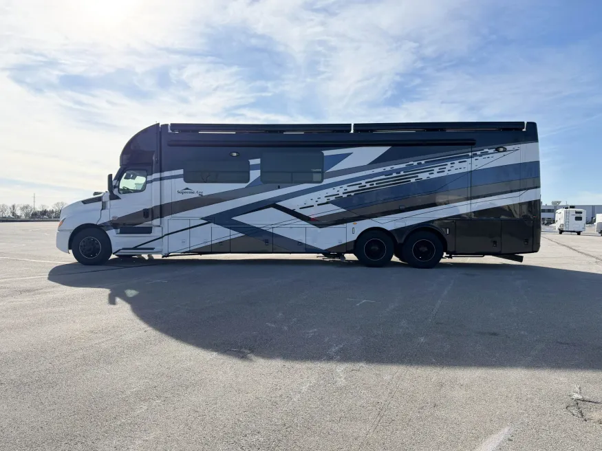 2026 Newmar Supreme Aire 4505 | Photo 4 of 27