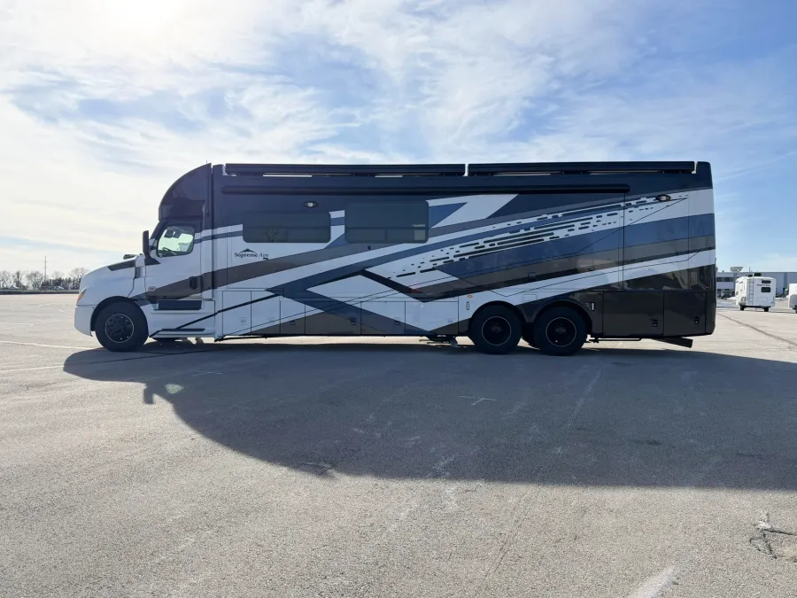 2026 Newmar Supreme Aire 4505 | Photo 4 of 27