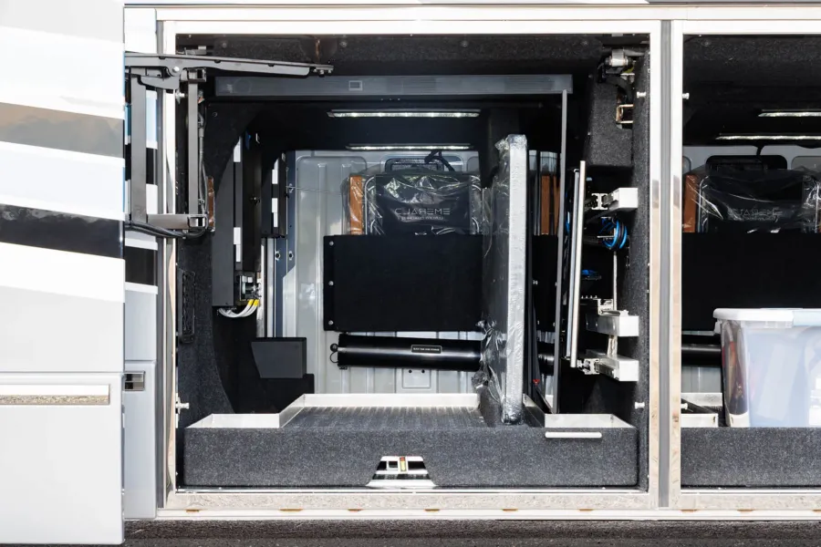 2026 Emerald Luxury Coaches Prevost H3-45 Quad Slide | Photo 30 of 34