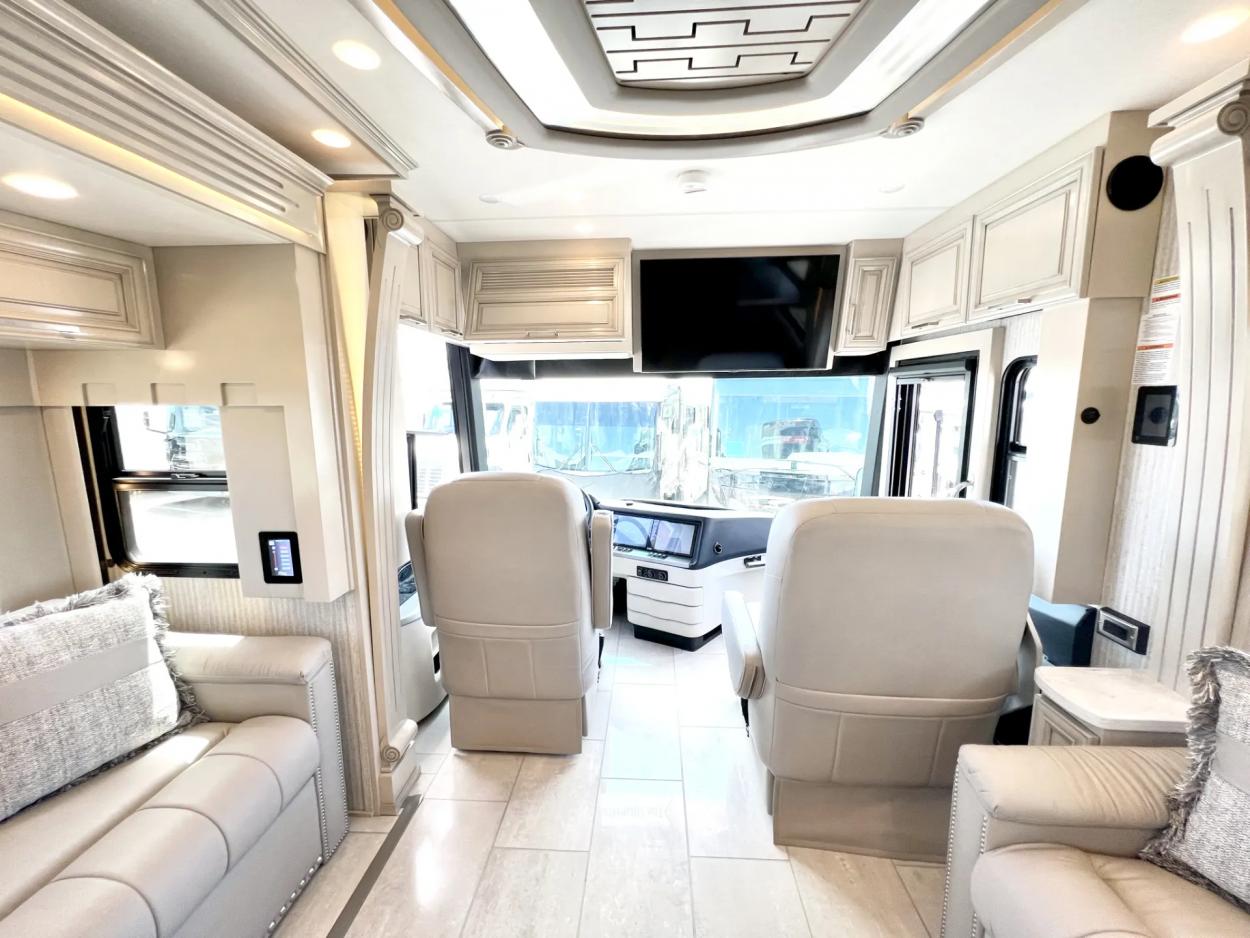 2023 Newmar London Aire 4551 | Photo 13 of 38