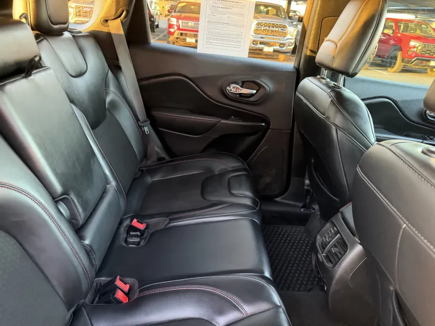 2020 Jeep Cherokee Trailhawk | Photo 5 of 15