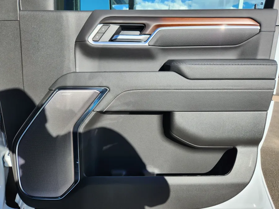 2026 GMC Sierra 2500HD Denali | Photo 16 of 31