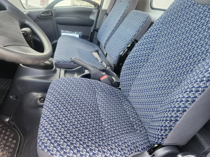 2025 Isuzu NRR | Photo 10 of 21