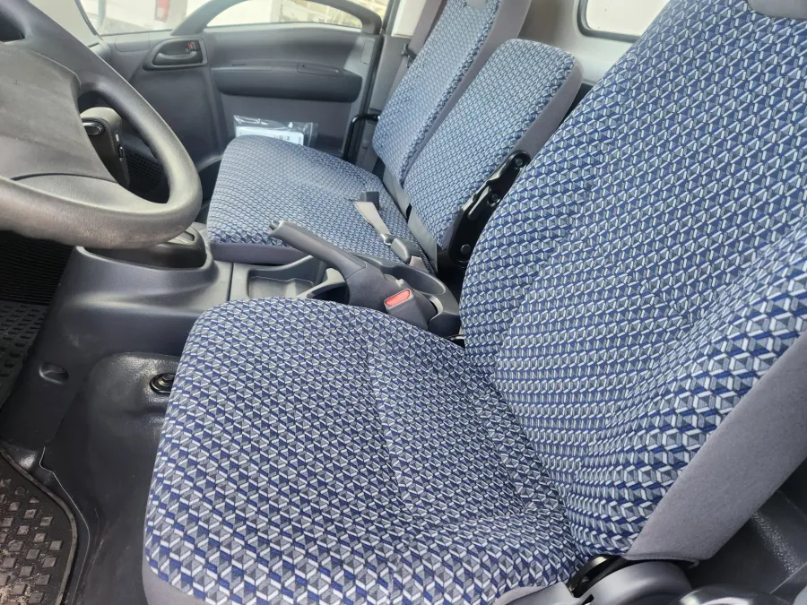 2025 Isuzu NRR | Photo 10 of 21