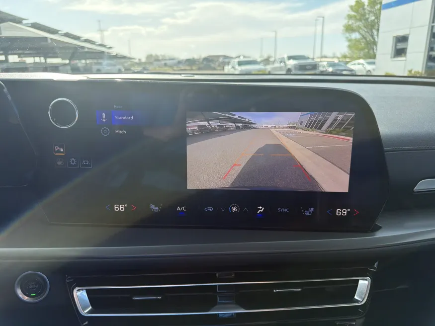 2025 Chevrolet Traverse AWD LT | Photo 17 of 22