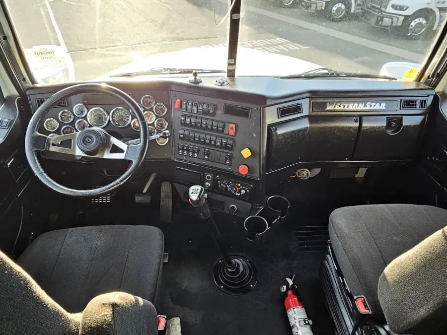2021 Western Star 4900SA | Photo 10 of 20