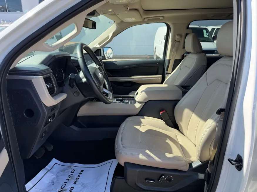 2024 Ford Expedition Limited | Photo 4 of 22