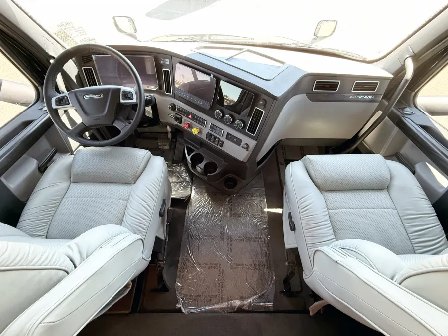 2026 Renegade XL 45QS | Photo 7 of 28