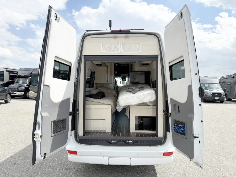 2016 Airstream Interstate EXT Lounge | Photo 15 of 20