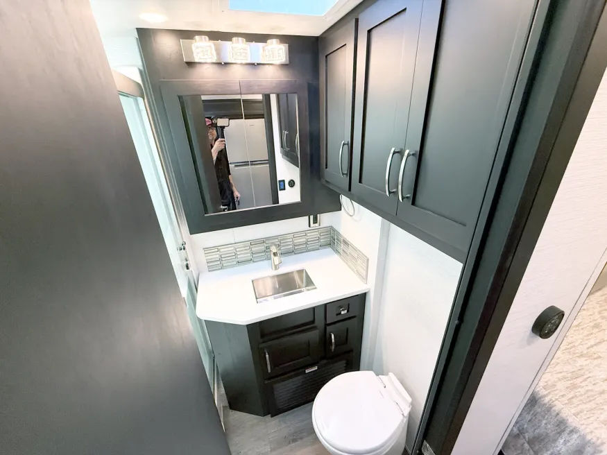 2027 Newmar Canyon Star 3947 | Photo 13 of 32