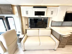 2026 Newmar Dutch Star 4325 | Thumbnail Photo 9 of 32