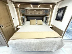 2026 Newmar Dutch Star 4081 | Thumbnail Photo 15 of 32