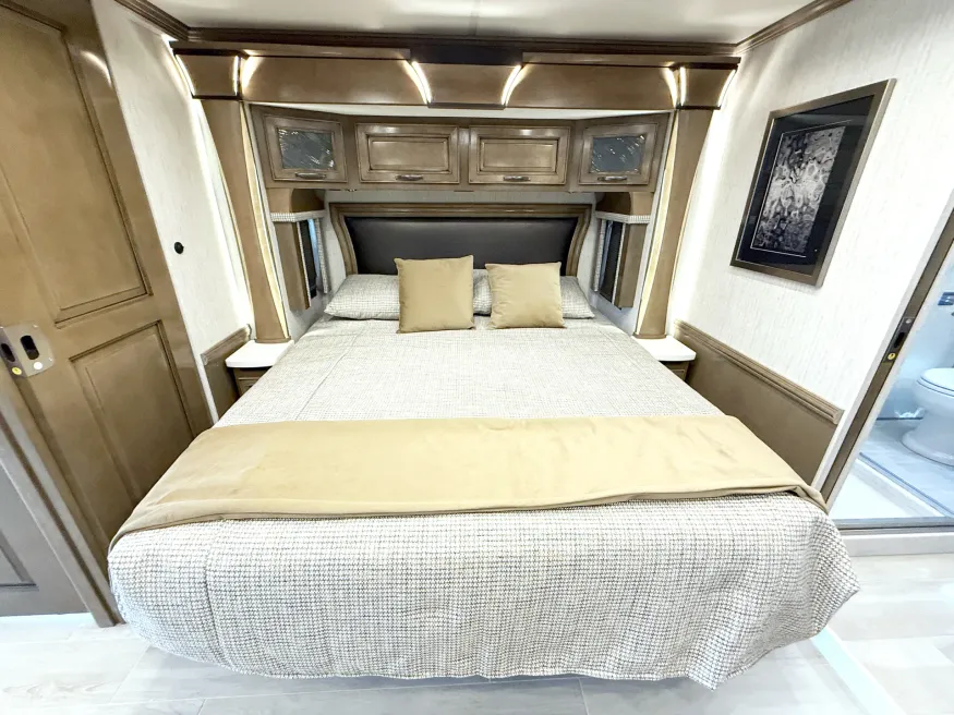 2026 Newmar Dutch Star 4081 | Photo 15 of 32