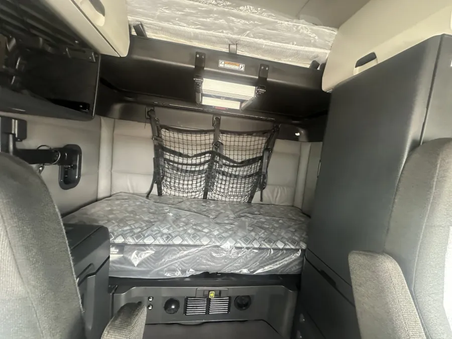 2020 Freightliner Cascadia | Photo 16 of 18