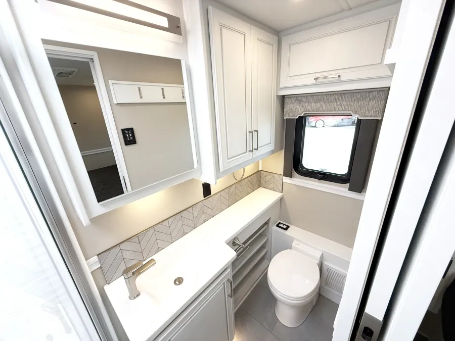 2026 Renegade Verona LE 40LRB | Photo 19 of 31