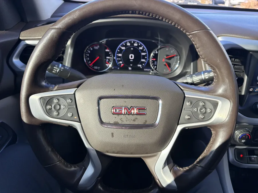 2021 GMC Acadia SLT | Photo 22 of 24