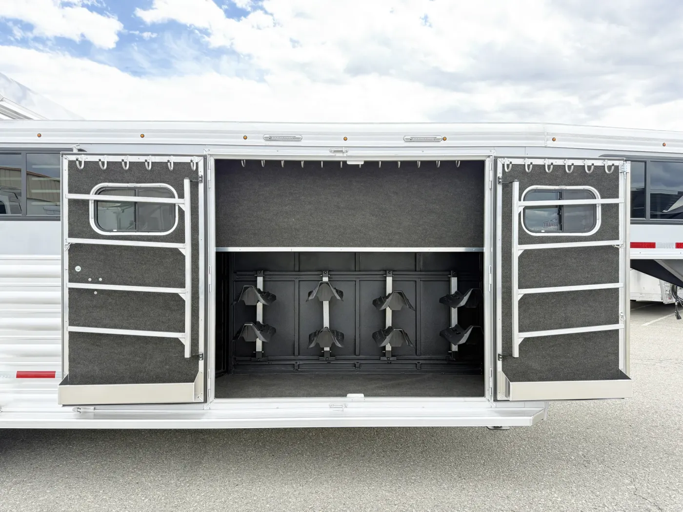 2026 Logan Coach Riot 4HGN | Photo 4 of 18