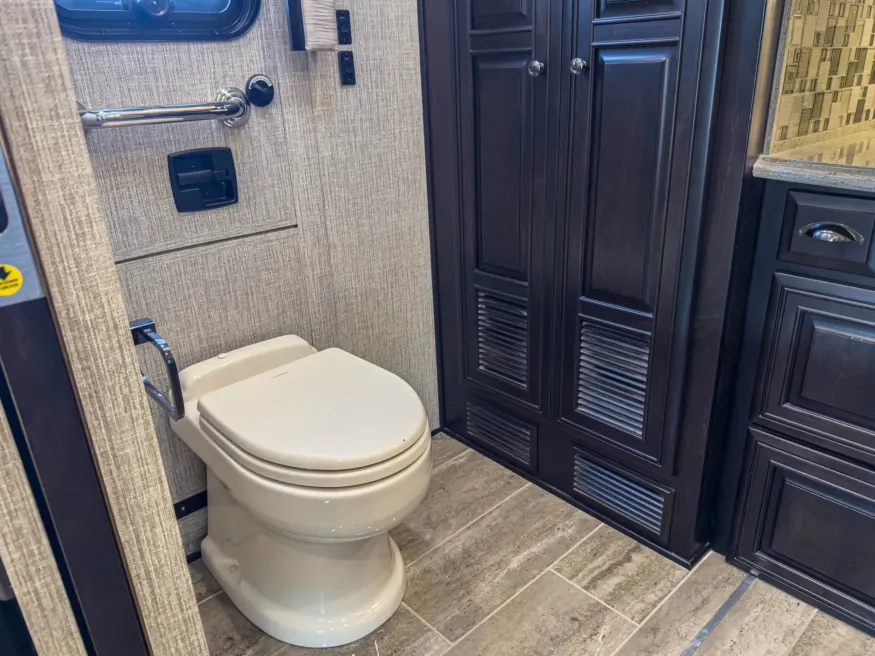 2020 Newmar Dutch Star 3709 | Photo 25 of 27