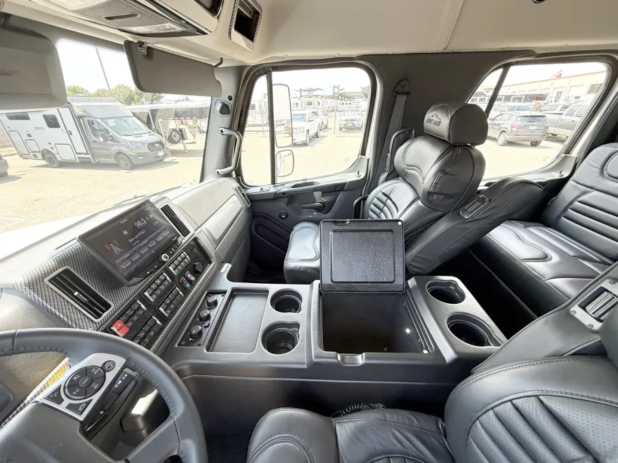 2026 Freightliner M2 112 SUMMIT HAULER | Photo 6 of 24