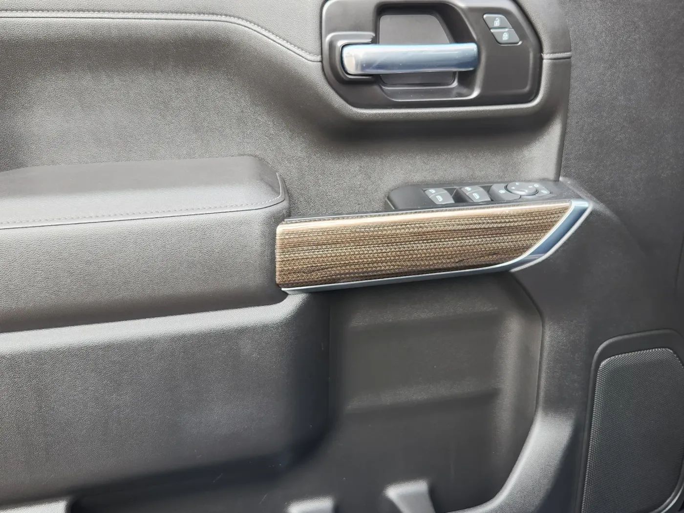 2022 Chevrolet Silverado 1500 LTD | Photo 5 of 28