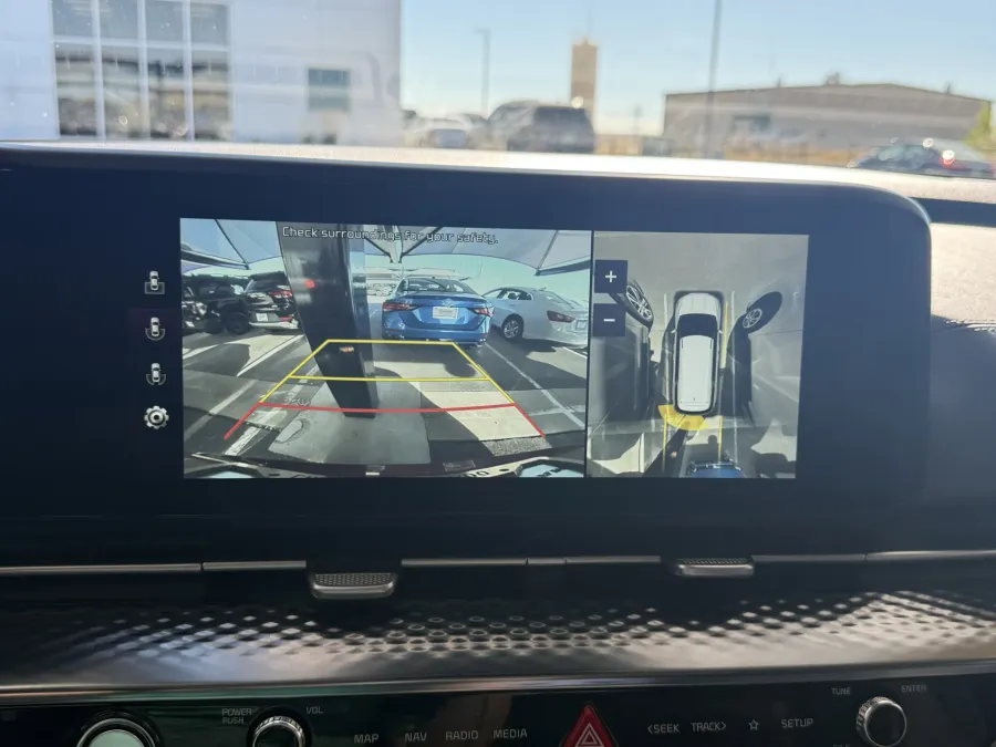 2022 Kia Carnival SX Prestige | Photo 24 of 28