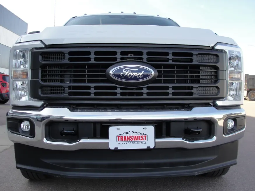 2026 Ford F-350 | Photo 5 of 16