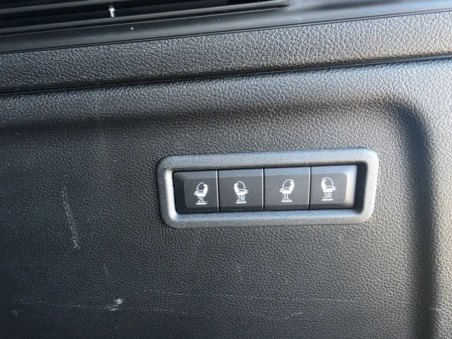 2025 Jeep Wagoneer L Base | Photo 15 of 34