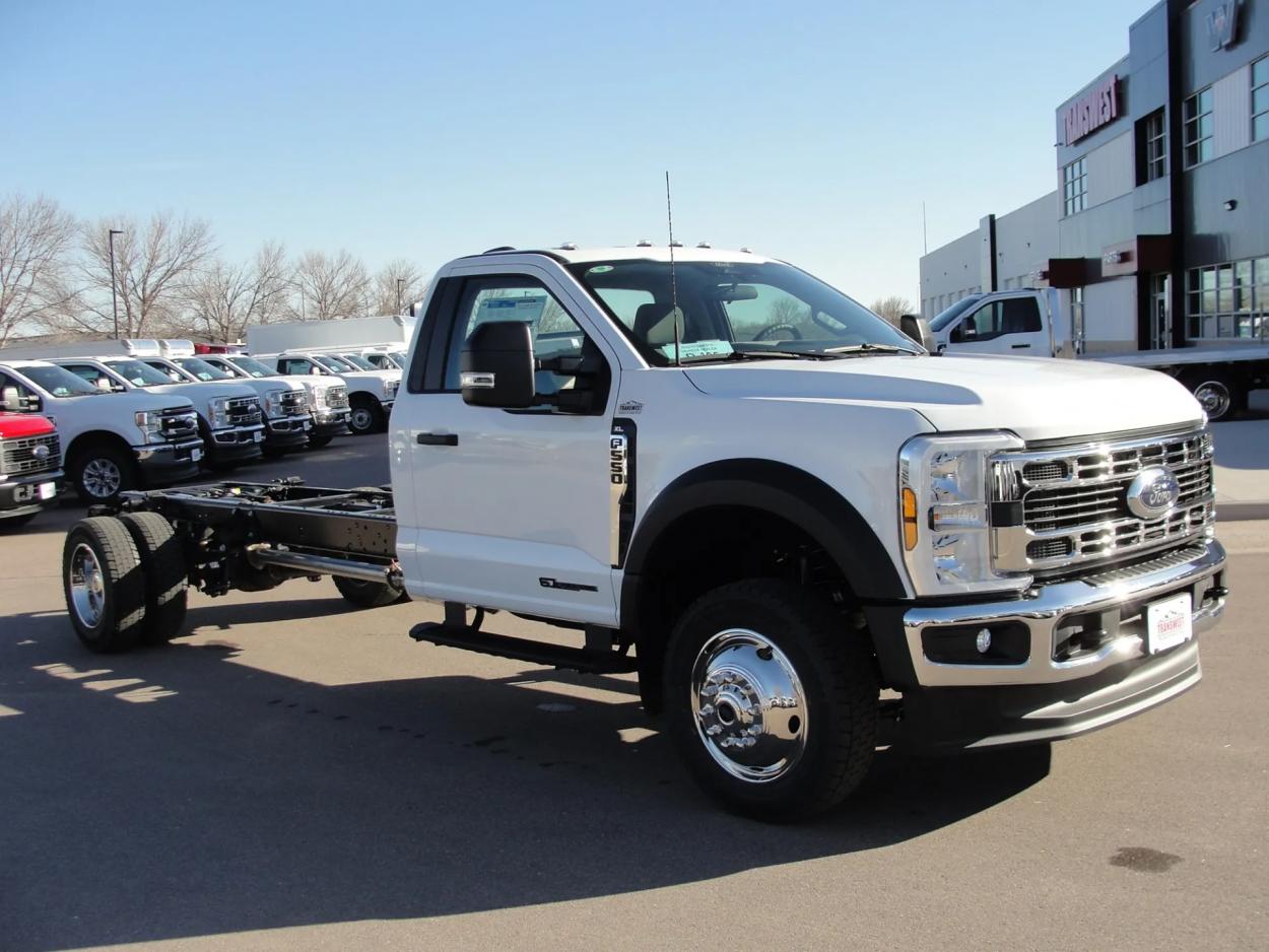 2024 Ford F-550 | Photo 7 of 11