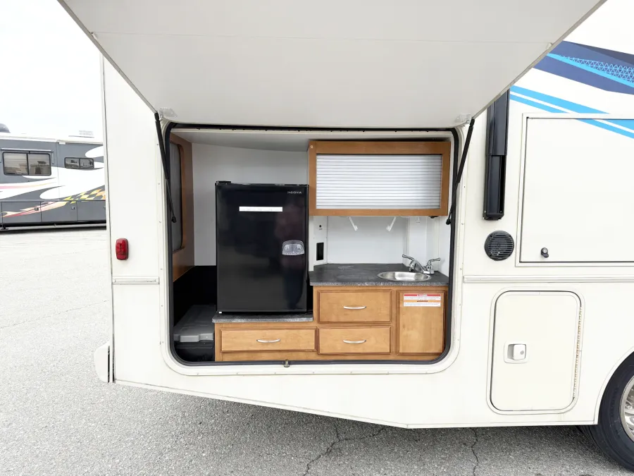 2018 Winnebago Vista 29 VE | Photo 21 of 24