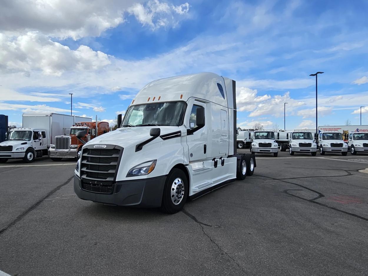 2023 Freightliner Cascadia 126 | Photo 1 of 21