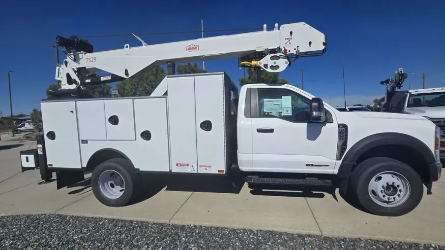 2025 Ford Super Duty F-600 | Photo 4 of 26