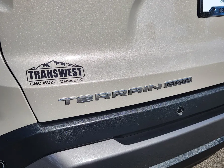 2025 GMC Terrain AWD Elevation | Photo 13 of 28