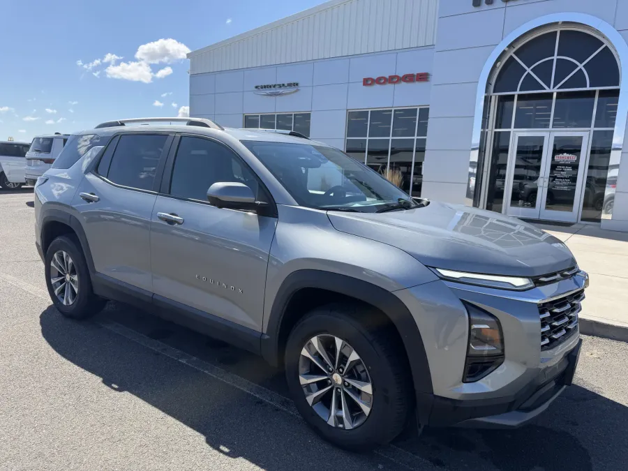 2025 Chevrolet Equinox AWD LT | Photo 1 of 4