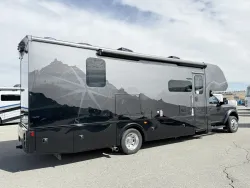 2025 Dynamax Isata 30FW | Thumbnail Photo 16 of 25