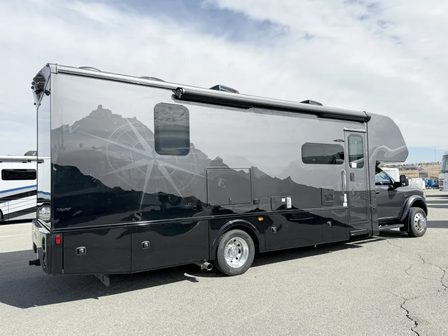 2025 Dynamax Isata 30FW | Photo 16 of 25